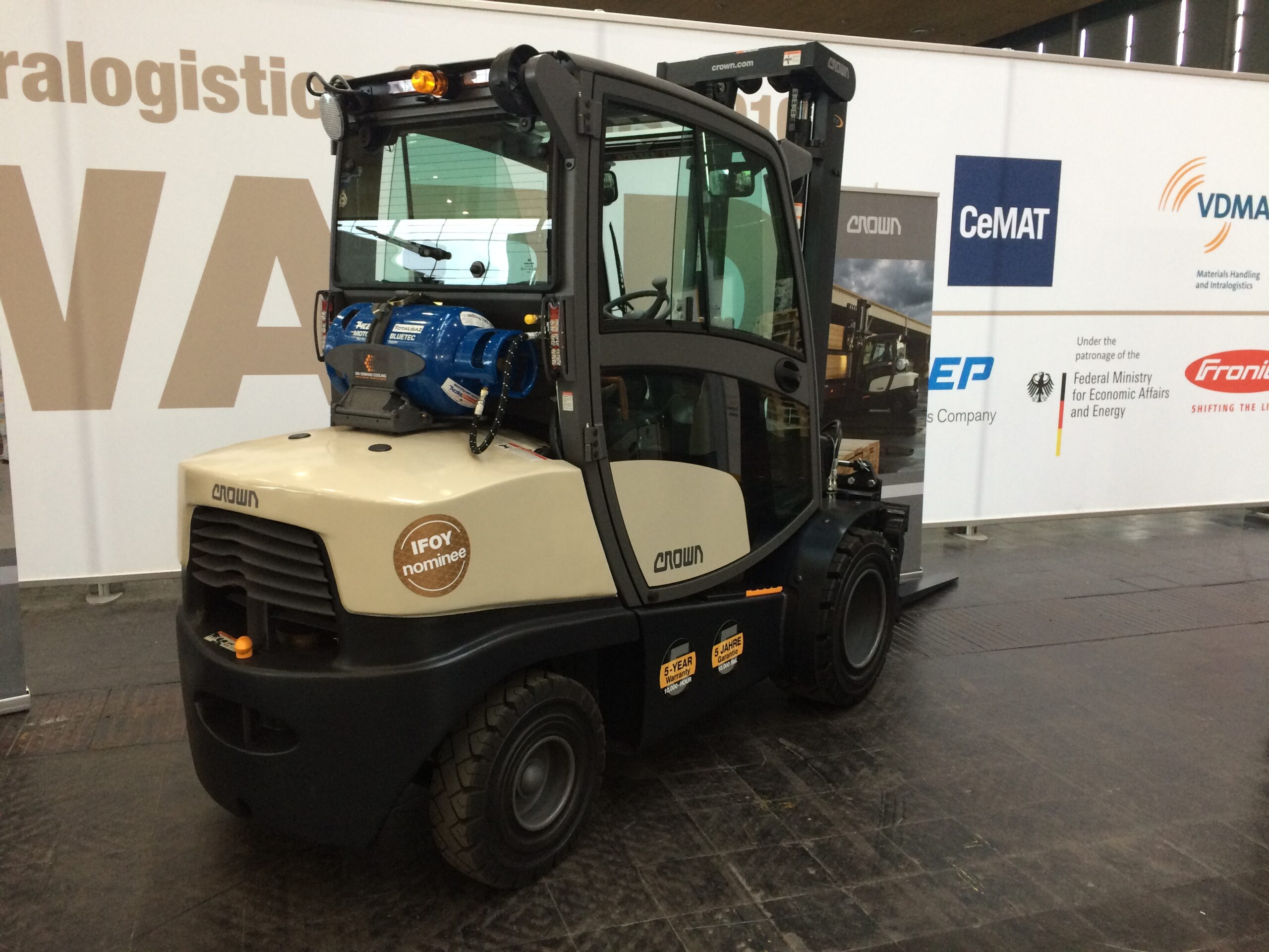 Crown C5 at CeMAT 2016 scaled