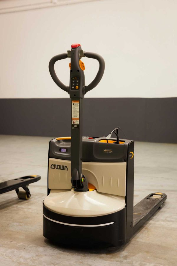 Transpaleta electrica pequena LLORSA